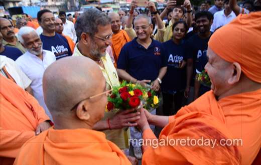 Nana Patekar flagged off the 200th cleanliness drive
